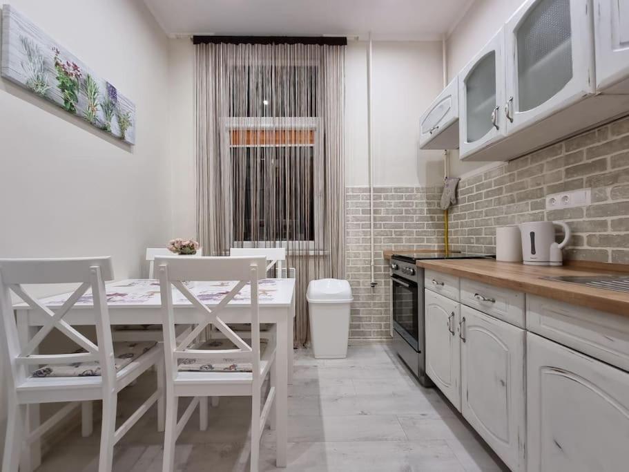 Vintage Apartman In City Center Miskolc Ngoại thất bức ảnh