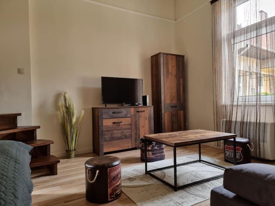 Vintage Apartman In City Center Miskolc Ngoại thất bức ảnh