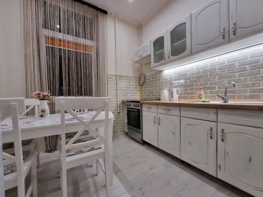Vintage Apartman In City Center Miskolc Ngoại thất bức ảnh