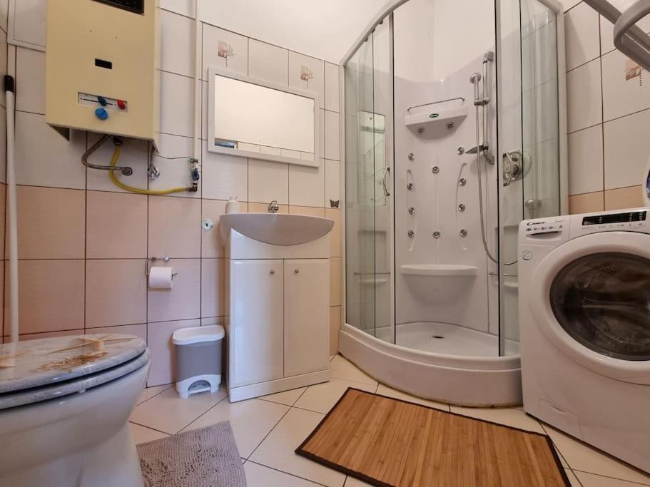 Vintage Apartman In City Center Miskolc Ngoại thất bức ảnh